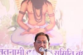 Following the path shown by Baba will lead to a developed Chhattisgarh, said Chief Minister Vishnu Deo Sai, who announced the establishment of a college in Lalpur along with other development projects. He offered prayers at the temple and Jaitkham, wishing for the happiness and prosperity of the state. Chief Minister Sai participated in the Guru Ghasi Das Jayanti celebrations and the three-day fair at Lalpur Dham. Raipur, Chhattisgarh, Khabargali