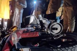 An unknown vehicle ran over four bike riders, one of whom died. Hindi News latest news khabargali 