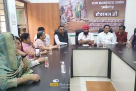 A heartfelt tribute was paid to Seth Todarmal Jain, who set an example of humanity by purchasing the world's most expensive land to perform the last rites of the Guru's family. A historic program of gratitude and tribute celebrating Jain-Sikh unity was held at the Minority Commission, commemorating the martyrdom of the younger Sahibzadas—Baba Zorawar Singh Ji, Baba Fateh Singh Ji, and Mata Gujri Ji.  (Amarjeet Singh Chhabra, President of Jain Samaj Temple, Yashwant Jain, Raipur, Chhattisgarh, Khabargali