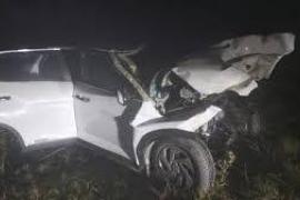  हरिद्वार रोड पर डंपर से टकराई कार, जलसे से लौट रहे चार लोगों की मौत खबरगली Four people returning from a procession died after their car collided with a dumper on Haridwar Road. Bijnor hindi news latest news khabargali 