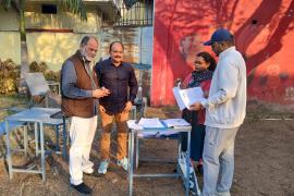 30% of names missing from the voter list, polling officers absent from polling stations: Mrityunjay Dubey. Voters are facing problems at the Pandit Sunderlal Sharma School center in Sundar Nagar; a former corporator has filed a complaint with the District Election Officer. Raipur, Khabargali