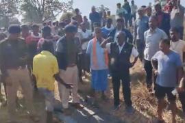 ट्रैक्टर से गिरकर मासूम की मौत,  ड्राइवर ने मामला दबाने गड्ढे में दफनाया शव, पुलिस की जांच में हुआ खुलासा खबरगली An innocent child died after falling from a tractor; the driver buried the body in a ditch to suppress the case, police investigation revealed. Chhattisgarh news Rajnandgaon news hindi News latest News khabargali