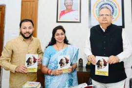 Assembly Speaker Dr. Raman Singh released the book "Literary Uniqueness of Filmmaker Kishore Sahu's Cinema," dedicated to Chhattisgarh's literary and cinematic traditions.  The book was authored by Dr. Akanksha Dubey. Raipur, Chhattisgarh, Khabargali.