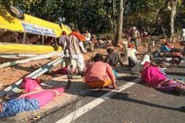 Horrific road accident on Chhattisgarh-Jharkhand border, 9 people died, bodies scattered on the road