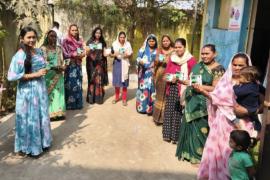 The spirit of Housla, courage resonated in Amleshwar; Smita Singh raised awareness among women about cancer and distributed sanitary pads on International Cancer Day.  The Shakuntala Foundation administered an oath to women regarding menstrual hygiene. Raipur, Chhattisgarh, Khabargali.