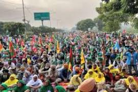 देशभर में आज किसानों का चक्का जाम, स्कूल-कॉलेज से लेकर बैंक तक, जानें क्या खुला क्या बंद खबरगली Farmers' strike across the country today, from schools and colleges to banks, find out what's open and what's closed. hindi news big news khabargali 