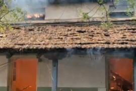 A massive fire broke out in the tehsil office, the administration was busy saving the records. Blaodabazar hindi news khabargali 