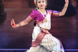 Little Dakshayani spread magic on the dance stage 'Natarang', won the second position with the presentation of Saraswati Vandana, in this 'Indian Art and Culture Program' organized by Sangeet Kala Academy, third class student of Bhavans School, Guru Rituja Balwadkar, Guru Sunita Singh in Pune, Raipur, Chhattisgarh, Khabargali