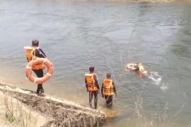 A boy from Uttar Pradesh drowned in the Rudri Canal while bathing; search continues.Dhamatari Cg News big news khabargali 