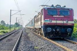 Minor girl's body found on railway track, boyfriend had pushed her from a moving train bilaspur chhattisgarh hindi news latest news khabargali 