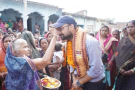 Ajay Gupta, son of a tendu leaf collector, becomes an IFS officer and a role model for the youth. Hindi news latest news khabargali 