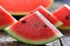 Four children fell ill after eating watermelon, a 15-year-old boy died and three were hospitalized. Hindi news latest news khabargali 