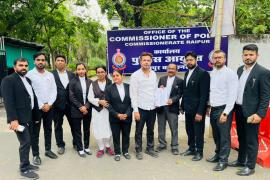 Massive protests against e-challans in Raipur: Lawyers complain to the Commissioner and DGP, demanding amendments to the rules and reduction in fines. Advocates Vivek Tanwani, Nitin Bhadekar, Jagdish Singha, Pankaj Dhote, Chandralok Mishra, Monica Fernandes, Riya Gadiya, Vidisha Sachdev, Vinod Saraf, Sangita Sahu, Farhan Siddiqui, Chhattisgarh, Khabargali 
