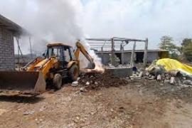 Fire breaks out in a firecracker factory after a massive explosion, killing several workers latest hindi news khabargali 