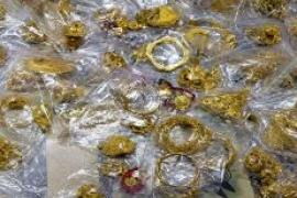 Action taken at the home of a female party worker close to a TMC leader; 3 kg of gold seized. kolkata hindi news chhattisgarh khabargali 