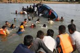  Boat capsizes in Godavari River; 2 women dead, 35 people on board. big news maharastra news khabargali 