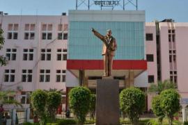 Massive fire breaks out at Ambedkar Hospital; smoke spreads across the ward, causing panic