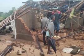 Havoc caused by storm Kucha house collapses; young man dies after being buried under debris, while his mother and wife are injured. Latest News hindi News Khabargali 