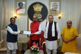 Chhattisgarh government contributes ₹5 crore for Assam flood victims; cheque handed over to the Governor. Latest News hindi News khabargali 