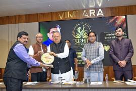 Raipur News, Prabha Foundation, Prabha Gaurav Shikhar Samman Ceremony, Dr. Dinesh Mishra, Journalist Award, Pioneers of Homeopathy, Social Service, Medicine and Journalism were honored, Chhattisgarh News, Khabargali