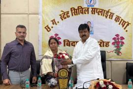 Raipur, Civil Supplies Corporation, Junior Assistant Indrani Yadav, Chairman of Civil Supplies Corporation Sanjay Srivastava, Naya Raipur, Retirement, Farewell Ceremony, Chhattisgarh News, Khabargali