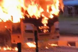 Massive fire breaks out in an employee bus at Mahanadi Bhawan; over 30 government employees were on board. Raipur news hindi news khabargali 