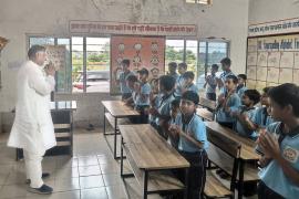 Kabirdham, School for Visually and Hearing Impaired, Singhanpuri, Chhattisgarh Handicapped Finance and Development Corporation Chairman Lokesh Kavadiya met the disabled children, took stock of the school's arrangements, Khabargali