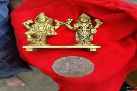  Rare idols and British-era coins discovered during foundation excavation in Akaltara; dispute arises between the Baiga and the landowner over the division of the find. janjgir news khabargali 