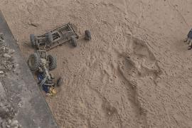 Tractor crashes through bridge railing into Mahanadi River; driver and helper save their lives by jumping out. Latest news hindi news khabargali 