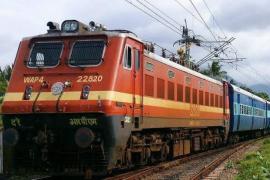Travelers heading to Bengal for Navratri and Durga Puja are facing increased difficulties trains are fully booked, and securing seats on trains via other routes is also proving to be a struggle. raipur chhattisgarh news khabargali 