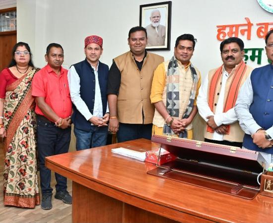 In a democracy, the media plays a crucial role; they should raise issues of public interest impartially, said Chief Minister Vishnu Deo Sai, Deputy Chief Minister Vijay Sharma, Chief Minister's Media Advisor Pankaj Jha, newly elected President of Raipur Press Club Mohan Tiwari, Vice President Dilip Kumar Sahu, General Secretary Gaurav Sharma, Treasurer Dinesh Yadu, and Joint Secretaries Nivedita Sahu and Bhupesh Jangde.