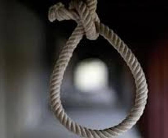  बॉयफ्रेंड से वीडियो कॉल पर बात कर रही थी 12वीं की छात्रा, फिर अचानक फांसी लगाकर कर ली आत्महत्या खबरगली A 12th-grade student was talking to her boyfriend on a video call, then suddenly committed suicide by hanging herself. Janjgir hindi news khabargali 