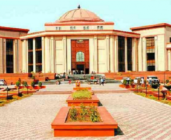 High Court opens on holiday, grants relief to student, orders Rungta College to issue admit cardsbilaspur chhattisgarh hindi News khabargali 