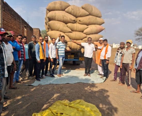 Unique celebration of victory: BJP Business Cell presented an example of Sanatan Dharma with cow service, cow shelter located at Gokuldham, State Coordinator Subhash Agarwal, Rudra Seva Samiti, Raipur, Chhattisgarh, Khabargali