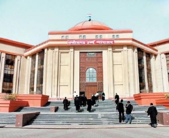 Major relief for Chhattisgarh MBBS students from the High Court: service bond to be waived if appointments are not made on time. bilaspur hindi news khabargali 