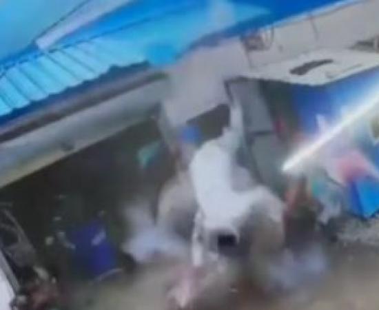 Deadly blast sends victim 15 feet into the air; helper killed in JCB tyre burst. bilaspur hindi news khabargali 