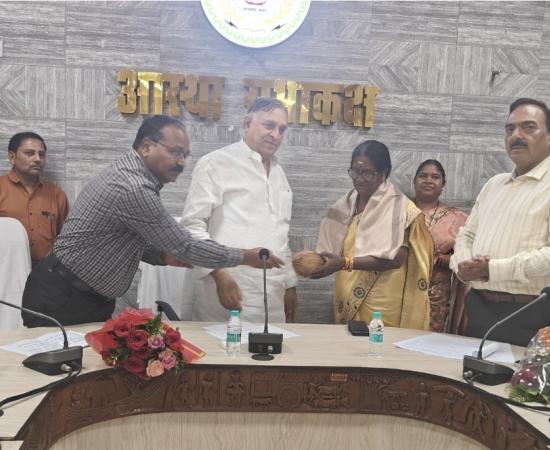 Jagdalpur, Bastar, Persons with Disabilities, Lokesh Kavadiya, Chhattisgarh Handicapped Finance and Development Corporation, Social Welfare Department, Self-Employment, Loan Scheme, Disabled Beneficiaries, Vocational Training, Additional Collector C.P. Baghel and Deputy Director of Social Welfare Department Mrs. Suchita Minj, Khabargali