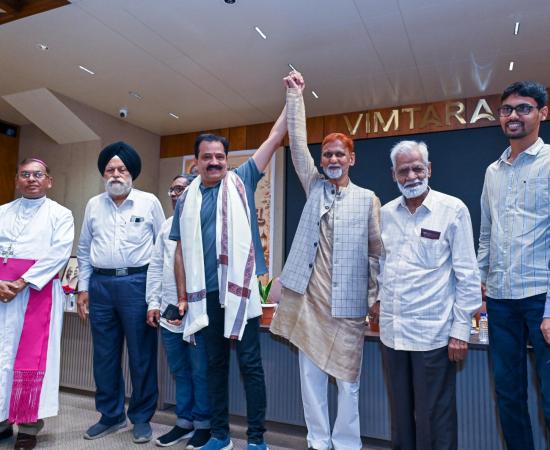 Adarsh ​​Friendship Samman Samaroh 2026, Friendship Day, Raipur Friendship Day, Muslim Intellectual Forum, Sarva Aastha Manch, Adarsh ​​Friendship Samman Souvenir 2026, Social Harmony, Brotherhood, Ganga Jamuni Tehzeeb, Senior Journalist Girish Pankaj, Swami Brijnath Anand, Bishop Victor Henry, Mr. Hasan Ali, Mr. Nandlal and D.R. Mahapatra, Syed Faisal Rizvi did it. The stage was conducted by Syed Aqeel Ahmed, Convener Nazar Hasan Hussaini, President of Muslim Intellectual Forum Shakeel Ahmed, Secretary Abi