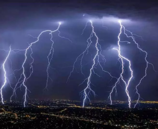 Lightning strikes in Chhattisgarh; 4 people, including a student, killed in Baloda Bazar. Hindi news latest news khabargali 