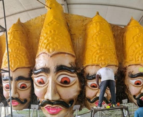 A 101-foot-tall effigy of Ravana will be set ablaze in Raipur; three effigies have been constructed at a cost of 3.03 lakh rupees raipur chhattisgarh hindi news khabargali 