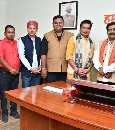 In a democracy, the media plays a crucial role; they should raise issues of public interest impartially, said Chief Minister Vishnu Deo Sai, Deputy Chief Minister Vijay Sharma, Chief Minister's Media Advisor Pankaj Jha, newly elected President of Raipur Press Club Mohan Tiwari, Vice President Dilip Kumar Sahu, General Secretary Gaurav Sharma, Treasurer Dinesh Yadu, and Joint Secretaries Nivedita Sahu and Bhupesh Jangde.