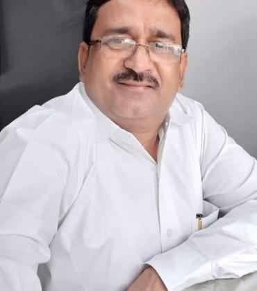 'Transparent' sarees of corruption: Forcing Anganwadi workers to wear substandard dresses is an attack on women's identity. Sub-headline: RTI activist Sanjay Singh Thakur attacks the government; says, "Insulting the mother power in the name of uniform is not tolerated." Women and Child Development Department, Raipur, Chhattisgarh. Khabargali