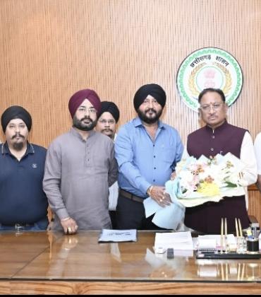 Historical moment: A grand Gurudwara will be built in 'Basna', the land sanctified by the feet of Guru Nanak Dev Ji; CM Sai gets invitation for Hola Mohalla festival and Bhoomi Pujan of Gurudwara Sahib in Garh Phuljhar to be held on 15th, Chairman of Chhattisgarh State Minority Commission Amarjeet Singh Chhabra, Chhattisgarh, Khabargali