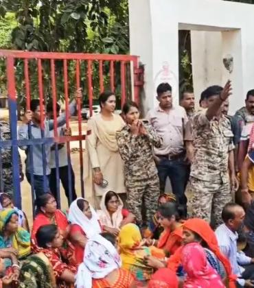 Bloodshed in Pakhanjoor over land dispute: Hundreds of villagers surround police station and tehsil, Chhattisgarh, Khabargali