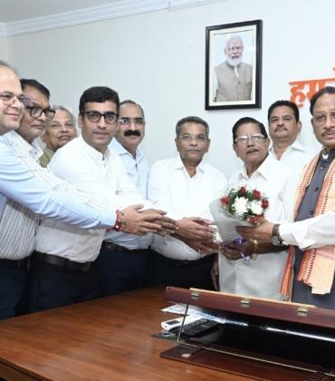 A state-of-the-art physiotherapy centre will be opened in Nava Raipur, Chief Minister Vishnu Dev Sai has approved the allotment of land at a concessional rate, Bhagwan Mahavir Jain Relief Trust, Ashok Pagaria, senior social worker Santosh Baid, Raipur, Chhattisgarh, Khabargali