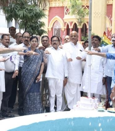 Inauguration of 'Cooperative Week', Cooperation Minister Kedar Kashyap said - "Development together" is the foundation stone of developed Chhattisgarh, Chairman of Chhattisgarh State Cooperative Bank Limited Kedar Nath Gupta, Chairman of District Cooperative Central Bank Raipur Niranjan Sinha, Vice President Abhinesh Kashyap, Authorized Officer of Chhattisgarh State Cooperative Federation Limited Raipur Saurabh Sharma, Chhattisgarh, Khabargali