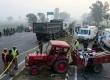  A horrific road accident in Moradabad, a dumper collided with a tractor-trolley, killing four people. hindi news latest news khabargali 