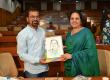 In the political hustle and bustle, his appearance became like a cartoon, on World Cartoonist Day, Mayor Meenal Choubey tickled everyone, got his live caricature made, cartoon magazine 'Cartoon Watch' and Cactus Sanstha, editor Trimbak Sharma, Raipur, Chhattisgarh, Khabargali,