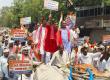 Chhattisgarh faces a fertilizer and seed crisis; Congress leaders surround the Collectorate; Congress workers and farmers arrive with bullock carts. bilaspur hindi news khabargali 