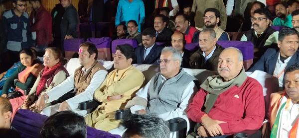 Shyam Talkies arrives to see Chhapak with CM Bhupesh khabargali